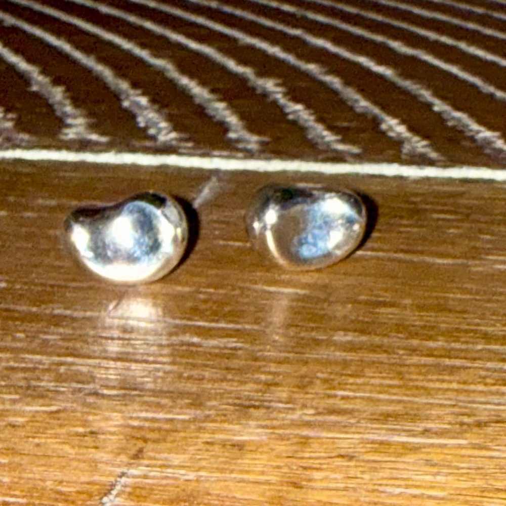 Tiffany & Co. Silver Elsa Peretti Bean Stud Earrings - Picture 5 of 7